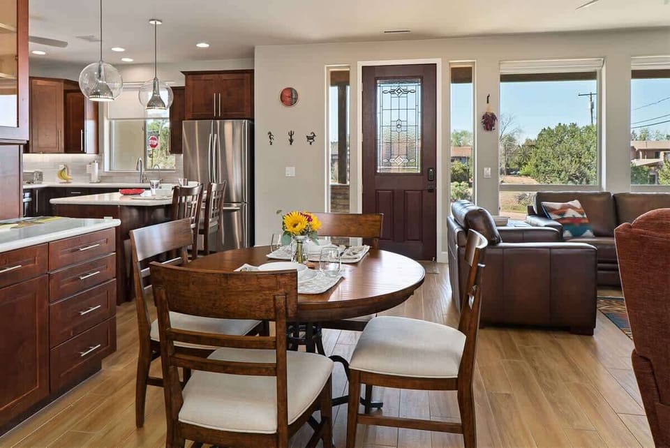 Dining table for 4 guests