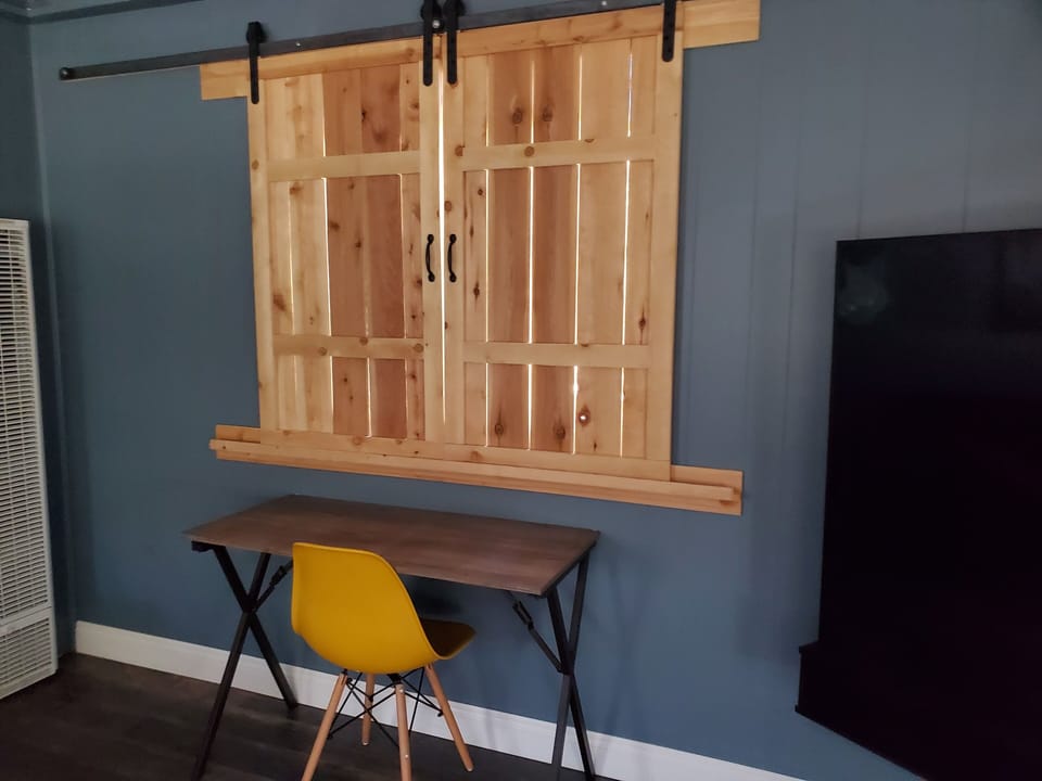 Work station
