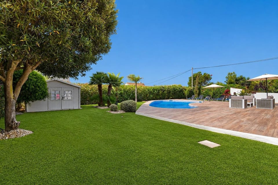 Garden and swimming pool