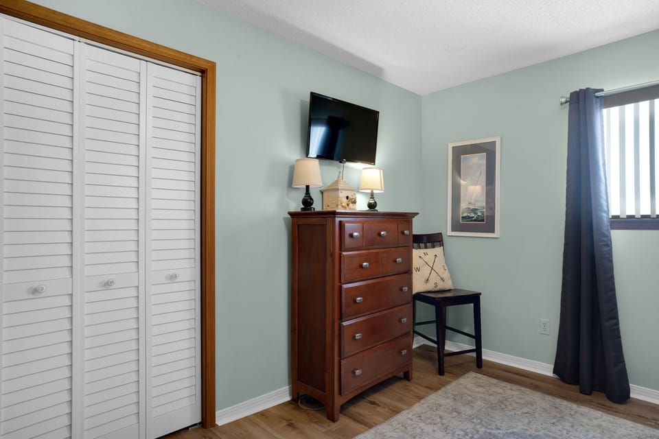 Bunkroom with Flatscreen Tv