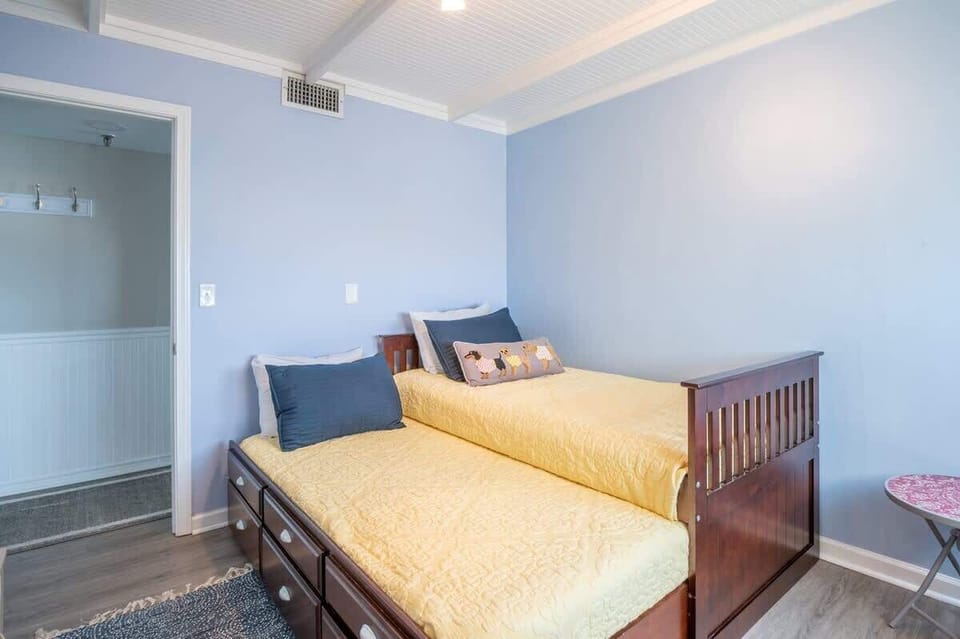 Guest bedroom 2