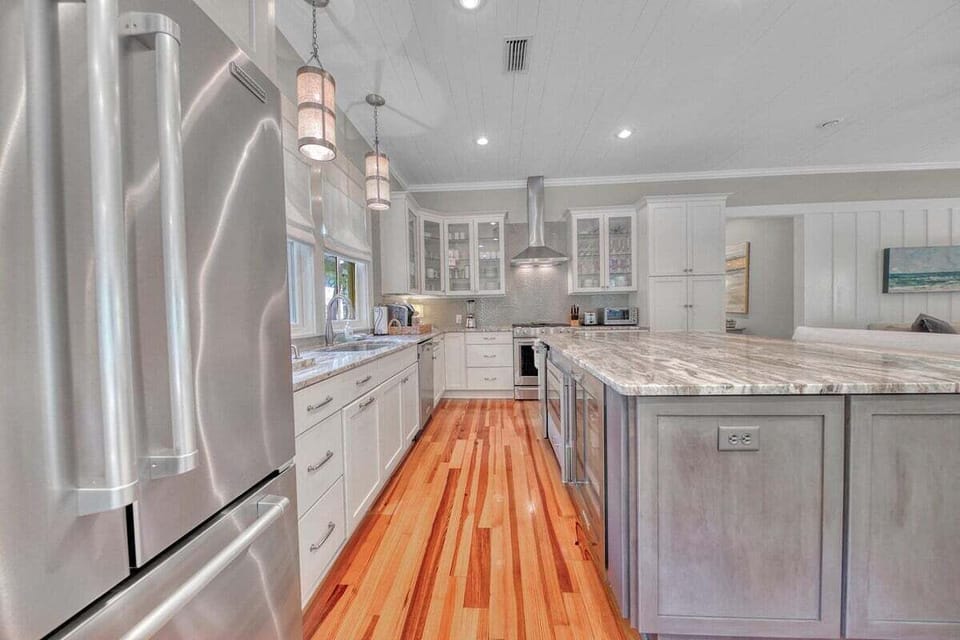 Fully equipped gourmet kitchen