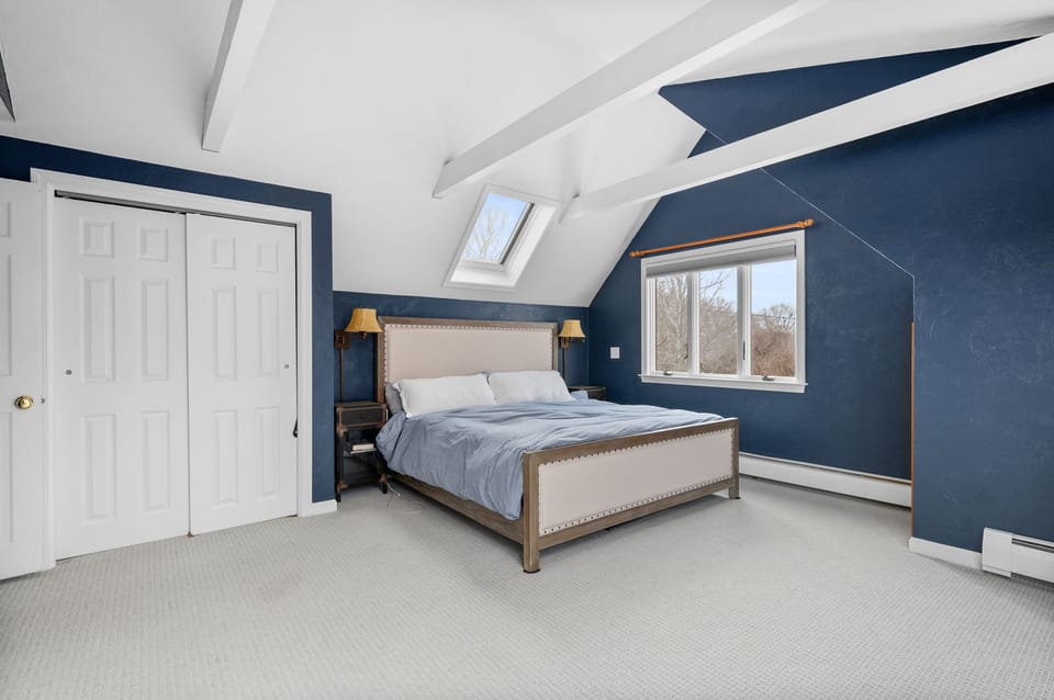 2nd Floor Primary w ensuite-King bed