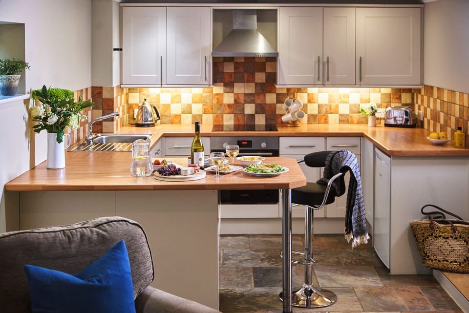 Fresh Escapes - Swallows End - Romantic -  hot tub , sauna, pool