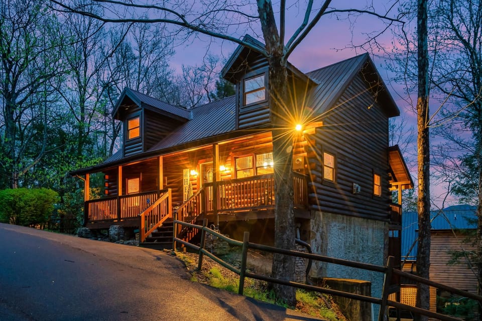 Cabin is located in Art and Crafts of Gatlinburg.