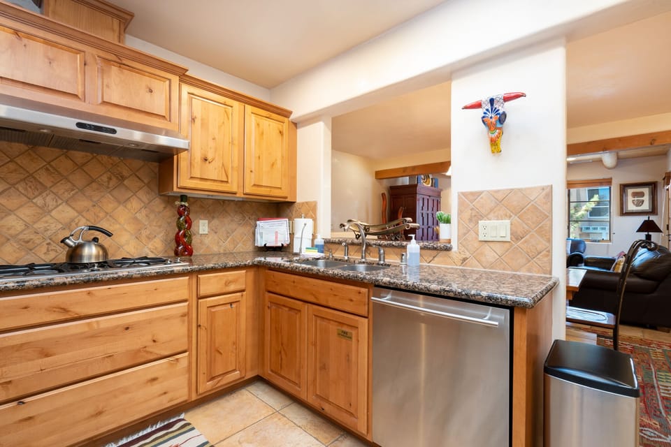 Full Kitchen - Stainless Appliances