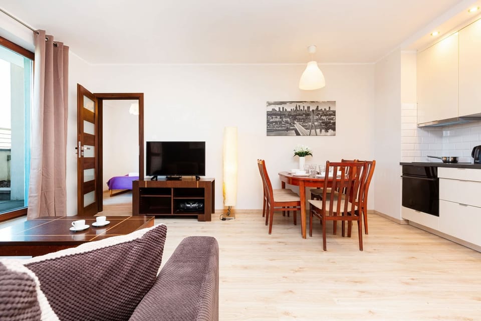 Stylish living room with coffe table. 
