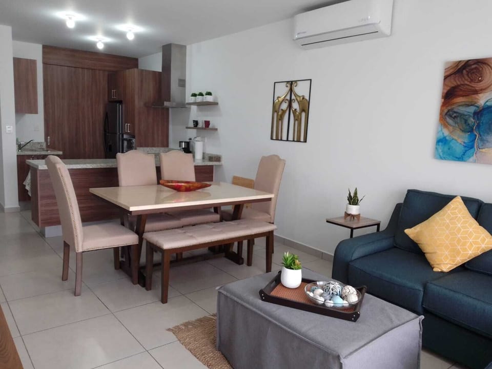 Sala, Comedor, y Cocina.
