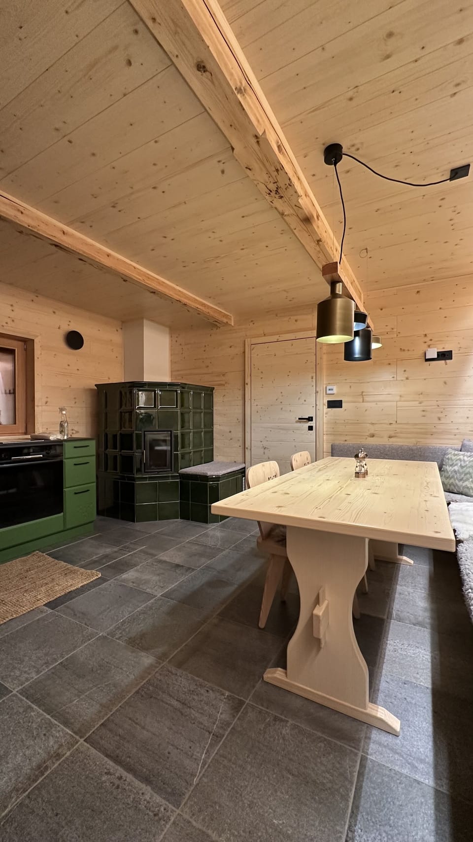 Equipped kitchen & fireplace