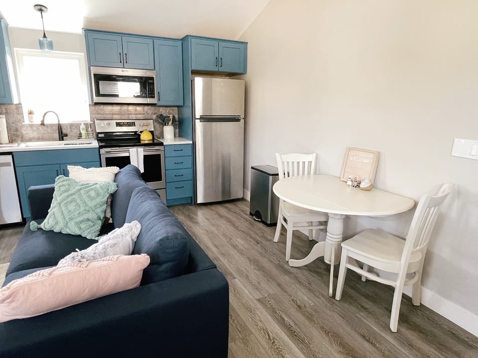 Dinette, two additional chairs and high-chair available upon request