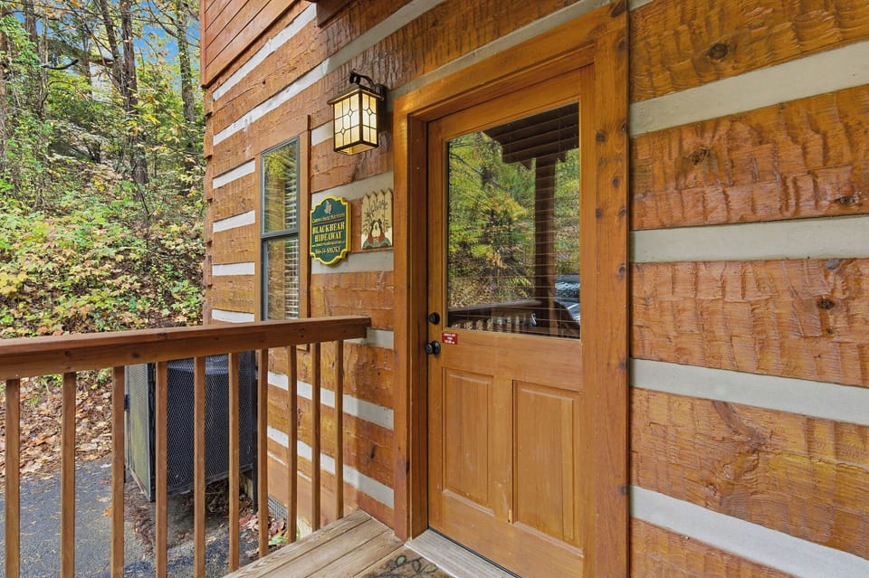 black-bear-hideaway-3