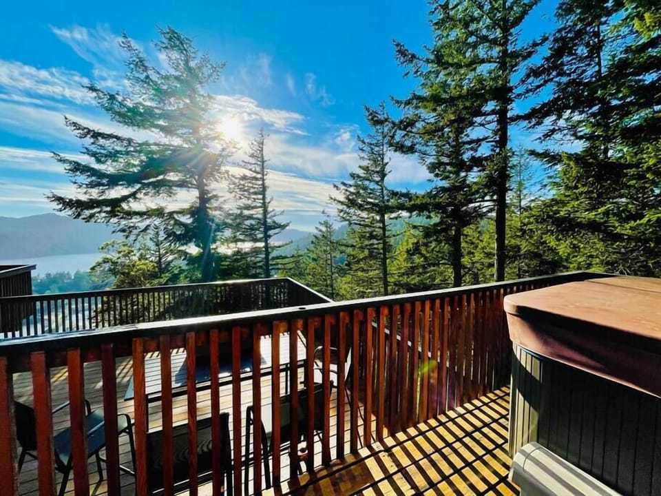 View from the hot tub area. Amazing!