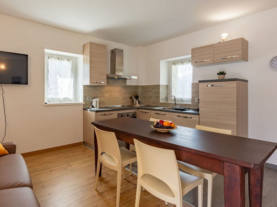 Furniture, Cabinetry, Countertop, Property, Table, Chair, Kitchen, Building, Wood, Window