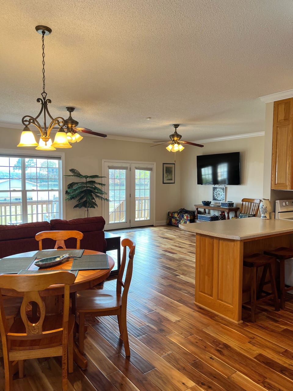 Open floorplan, kitchen, dining and living room 