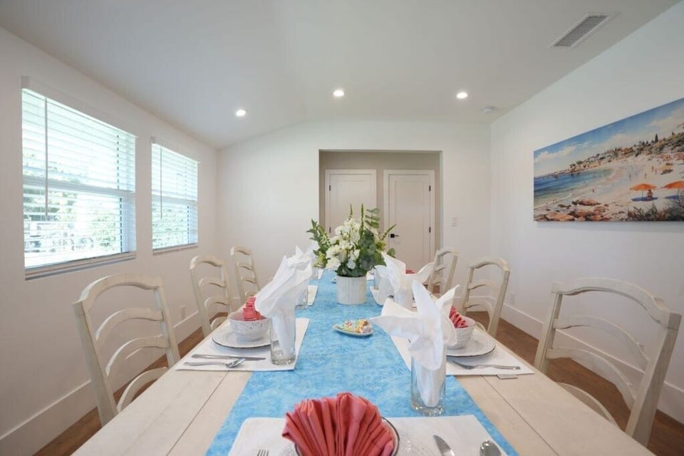 Spacious Dining Room view 3