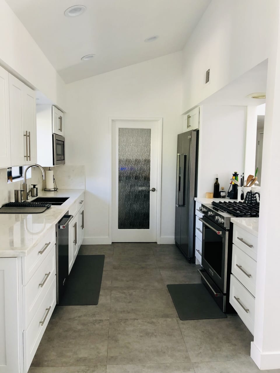 Chef's kitchen, fully stocked and high-end Kitchenaid appliance package