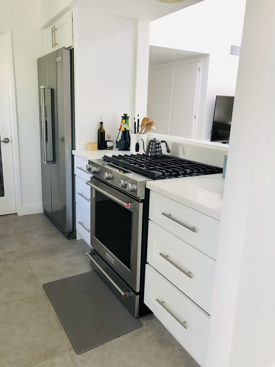 High end Kitchenaid gas range