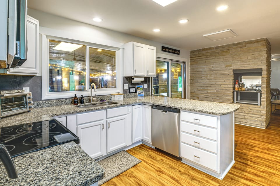 Fully Equipped Kitchen | Stainless Steel Appliances | Granite Counters