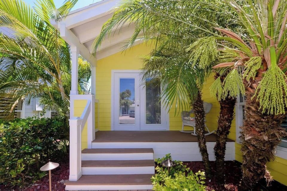 Image walking up this Beautiful Tropical entry after coming back from your walk around the community.