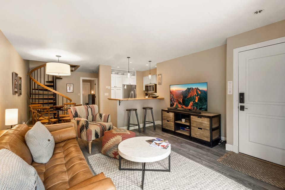 Spacious 2-bedroom, 2 bathroom condo offering space to fully relax after a fun day on the mountain.