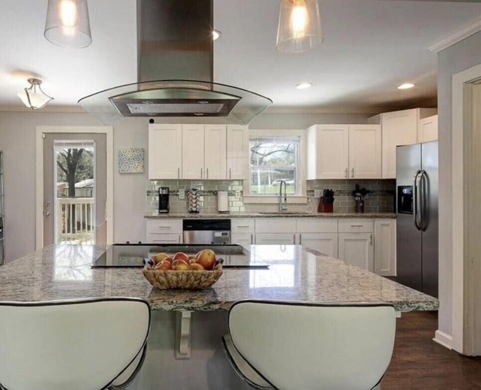 Kitchen island 