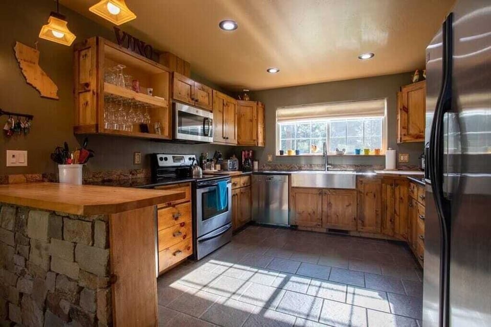 Fully equipped kitchen, ready for you to prepare your own meals