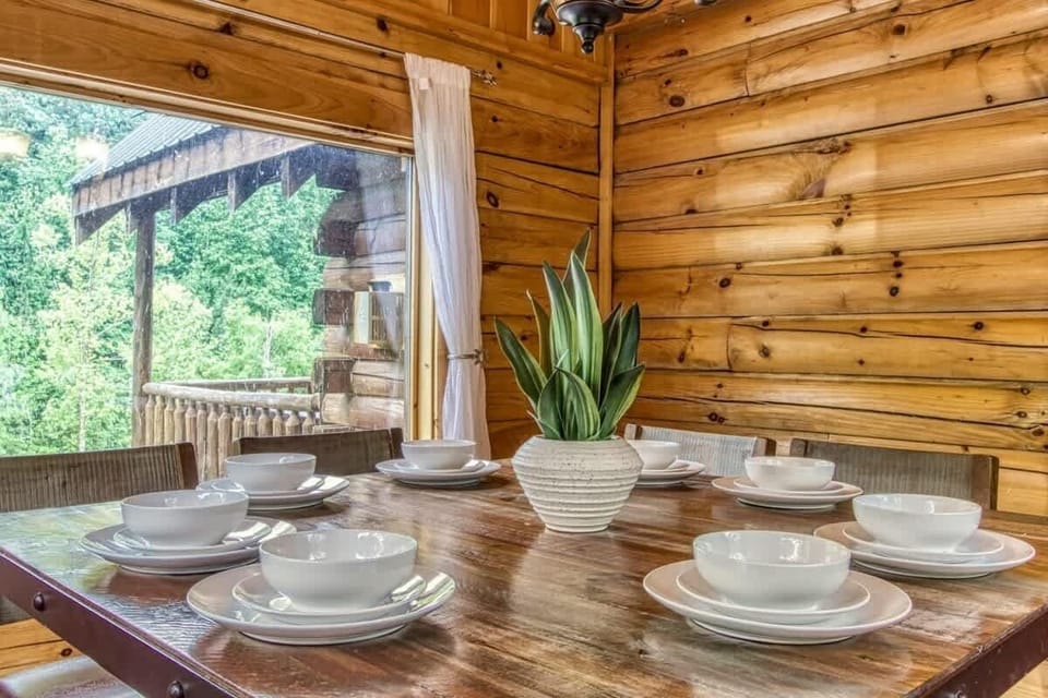 This charming table is made for meaningful moments.
