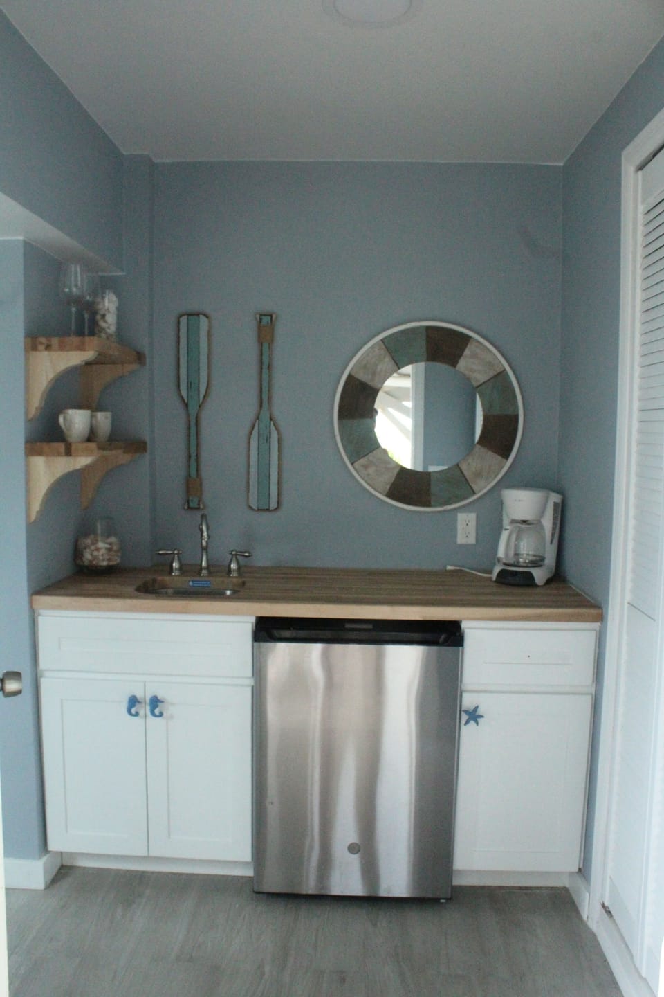 Wet bar in the downstairs studio
