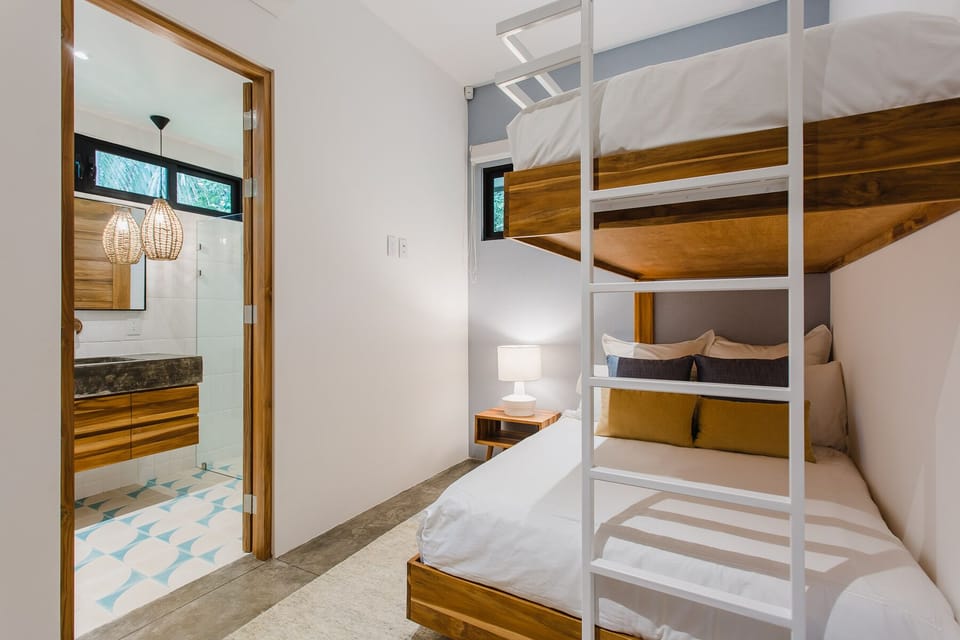 Bedroom 3: a twin over a full. 