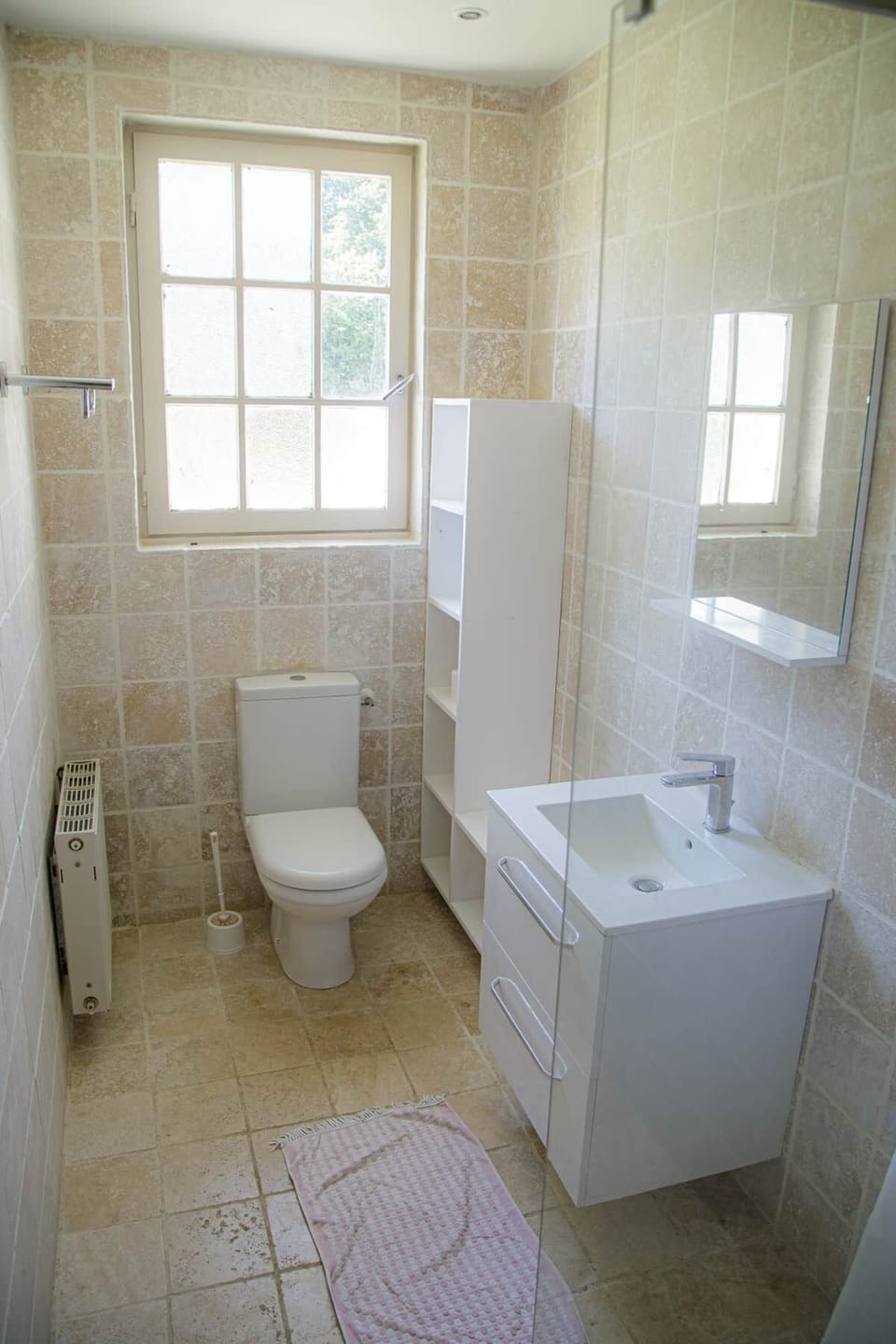 Bathroom with shower and toilet (1)