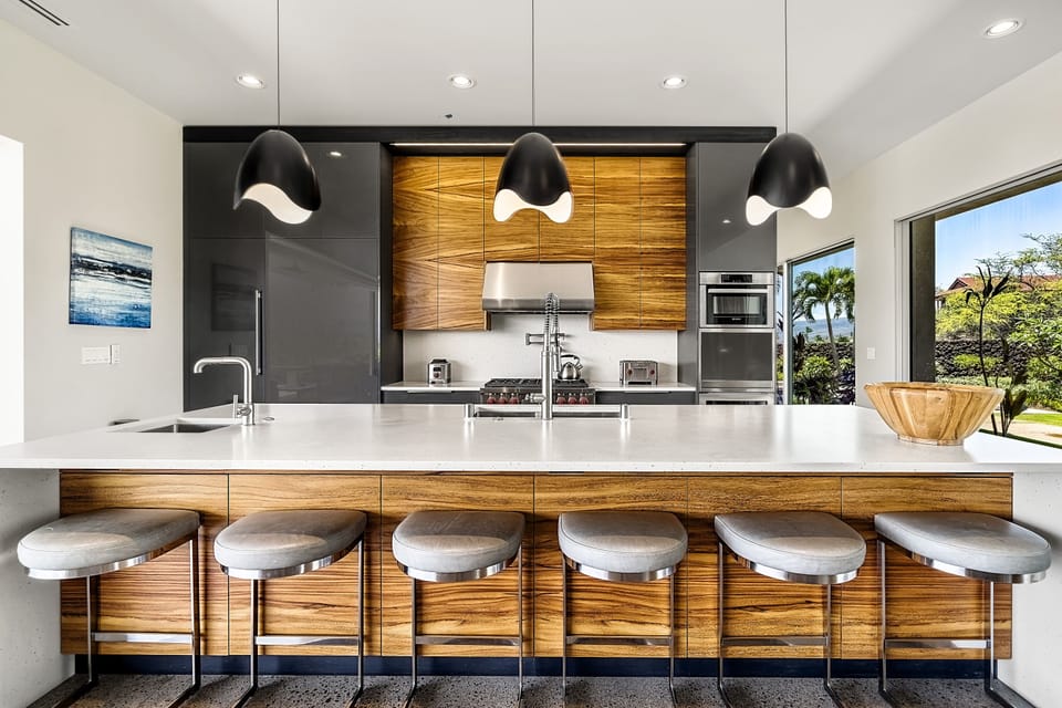 Kitchen with breakfast bar seating for 6