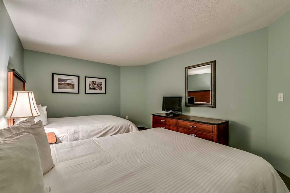 Flat screen TV in each room 