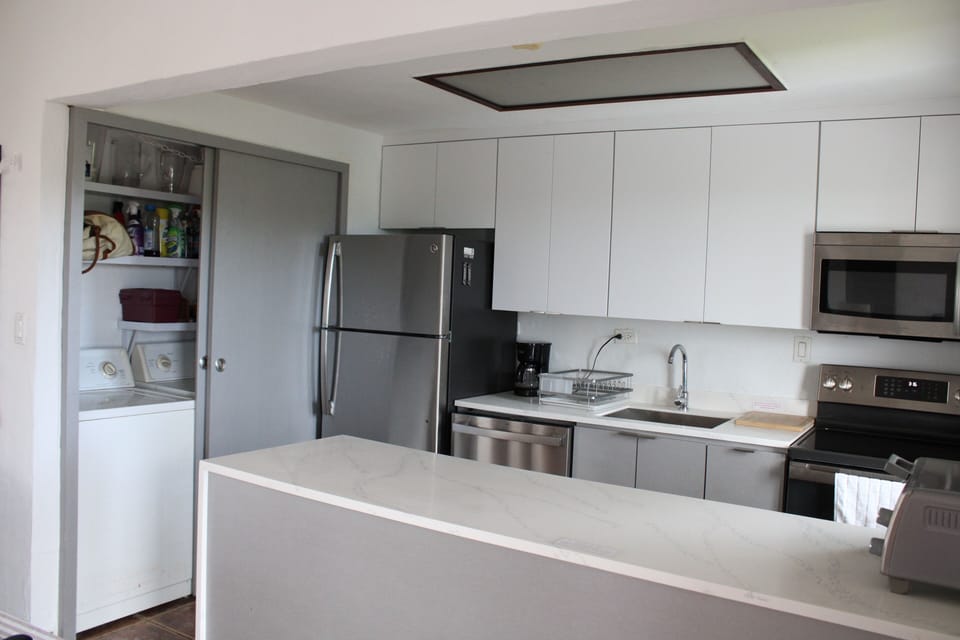 Laundry Closet (Washer & Dryer)