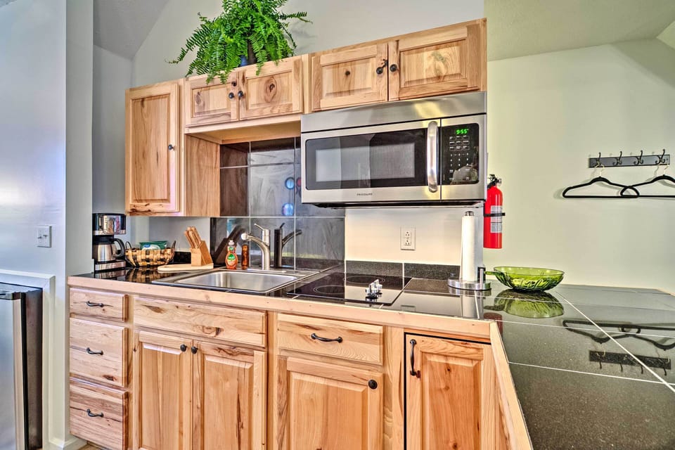 Well-Equipped Kitchenette