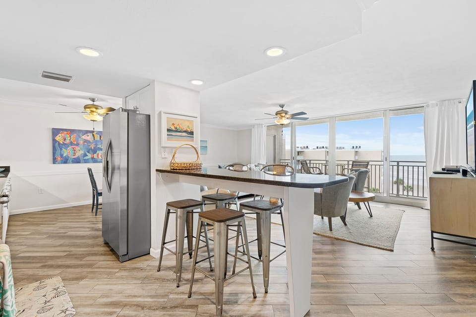 Eat-in bar seating