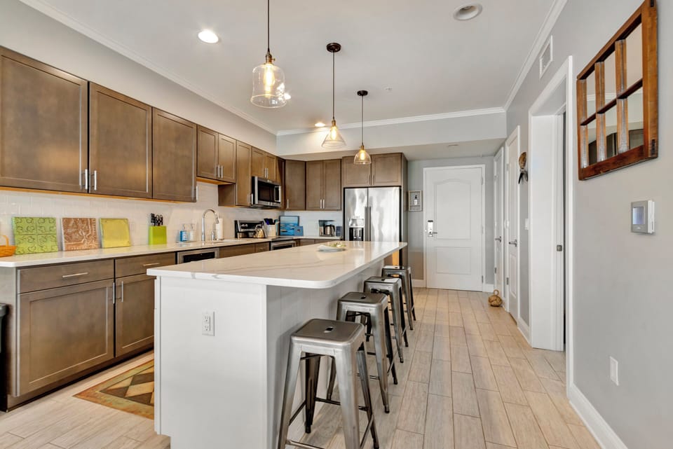 Extra seating at the kitchen island for social dinners and happy hours