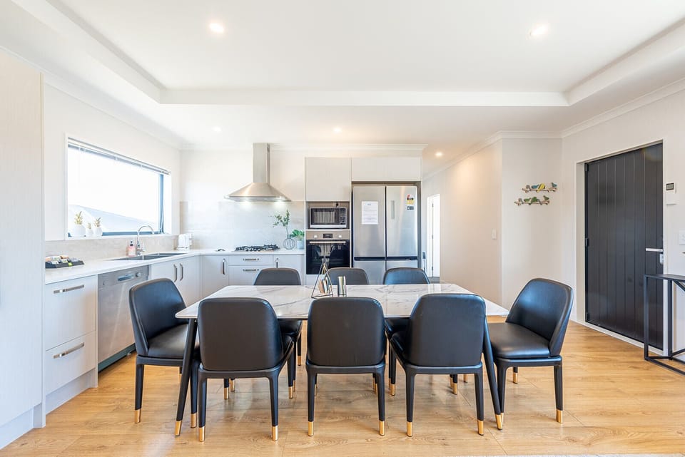 Matariki 4 - Kitchen & Dining