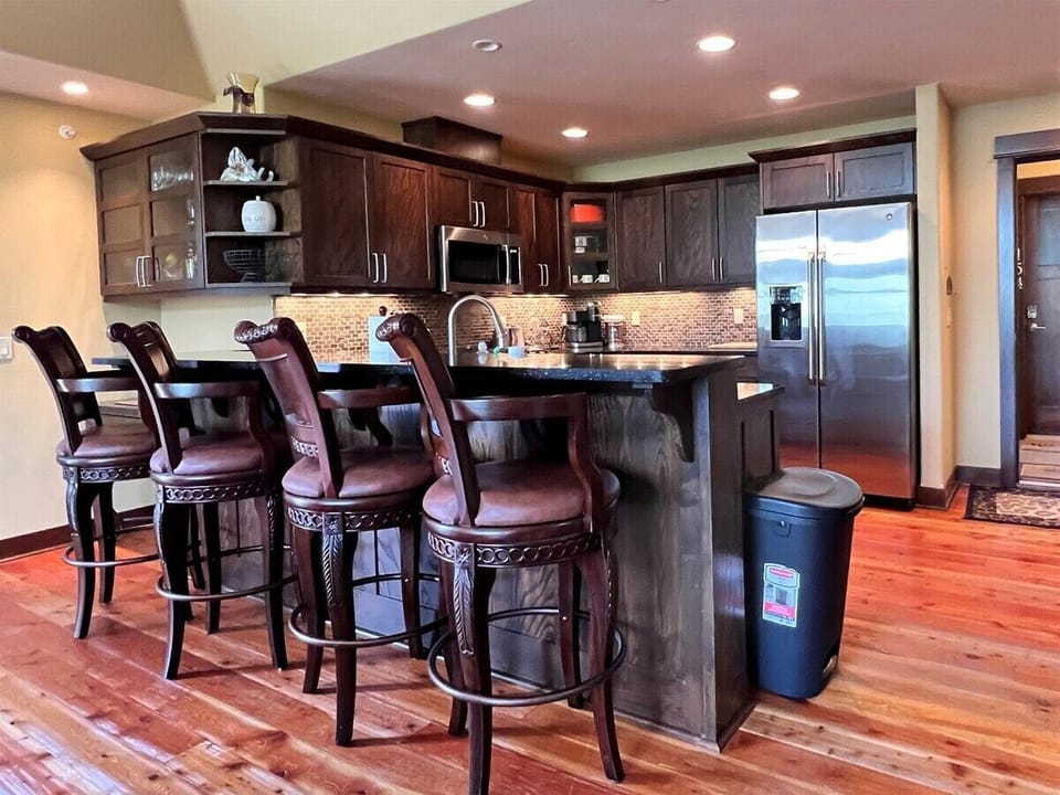 Kitchen bar