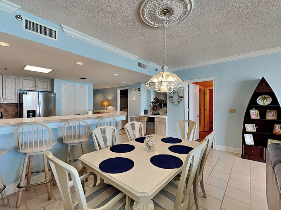 Dining Area - Table and Bar Seating