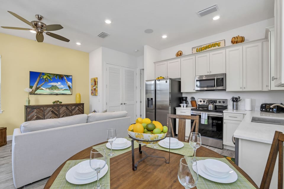 - Beautiful cottage in Florida - Gather around and indulge in culinary delights in the dining area - Every meal becomes a cherished moment - Smart use of space with versatile storage options - Stylish, contemporary furnishings enhancing the aesthetic