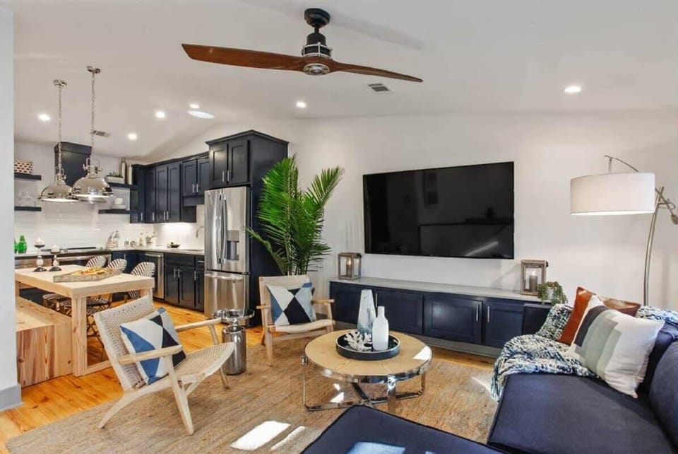 Open Concept Living Room | XL Flat Screen TV | Ceiling Fan | Second Floor
