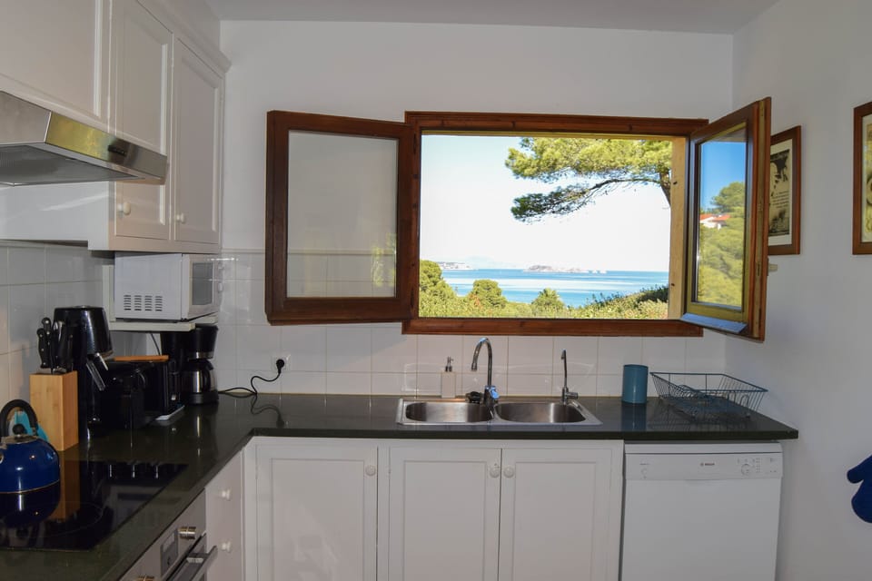 Villa 600 mts to the beach.BEGUR.Capacity 8 people.Pool, porch, wifi.COSTA BRAVA