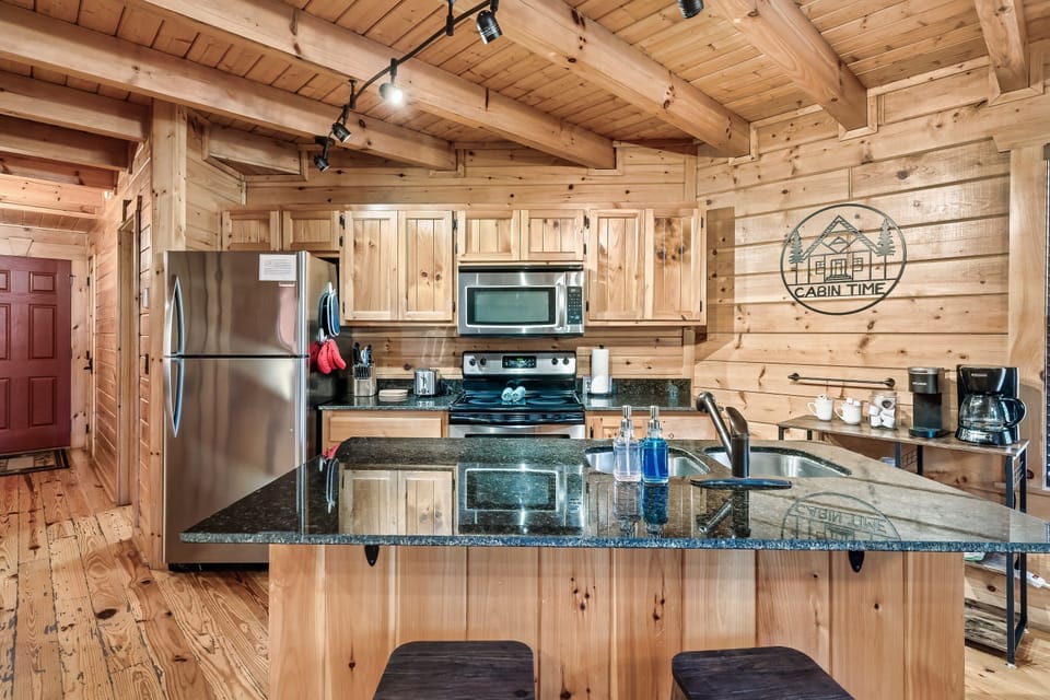 Fully stocked kitchen with granite counters .
