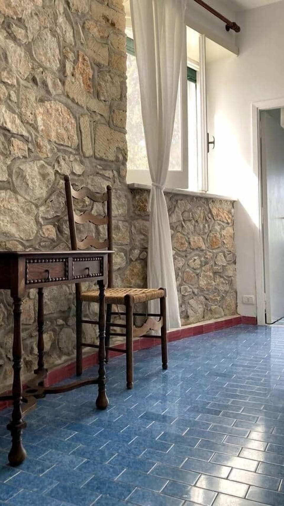 Bright and comfortable double room in Casa Bougainville in Torre Bianca