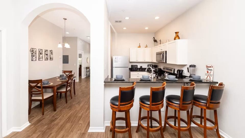 Bar Stools / Eating Area 