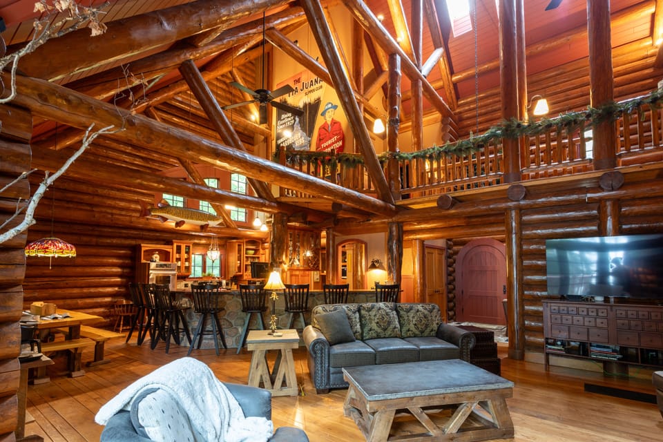 Main Level Cozy Great Room for relaxing. Firewood is the best!!