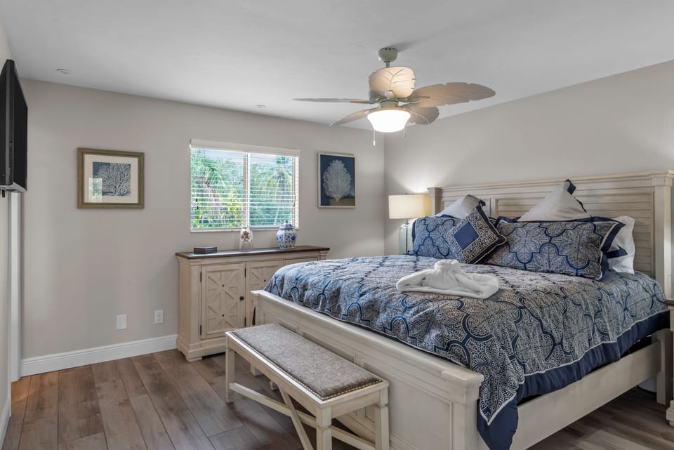 Master Bedroom (1)
