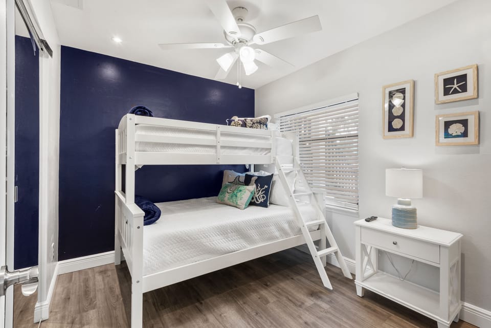 Bedroom 1 (2)