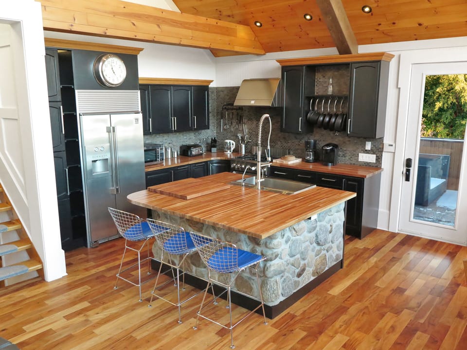 Large open concept kitchen