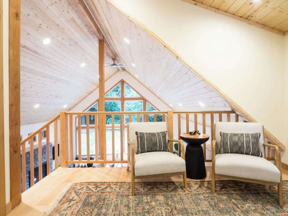 Upstairs Loft Sitting Area